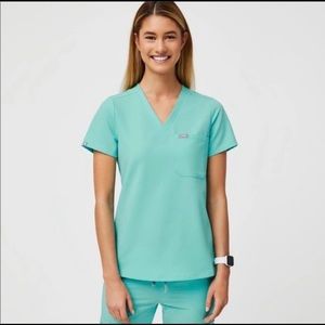 FIGS Fresh Aqua Blue Limited Edition Scrub TOP, Catrina size XS